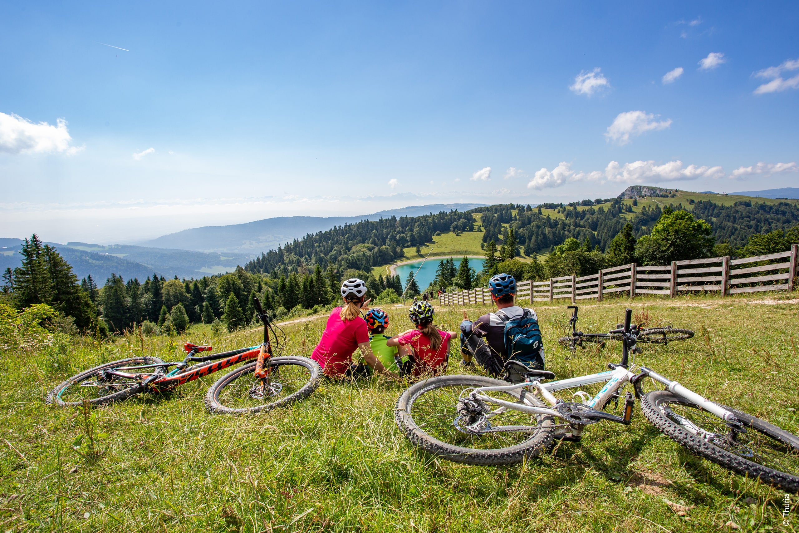 rando-vtt-famille-metabief-montagnes-du-jura-©Thuria-21.jpg