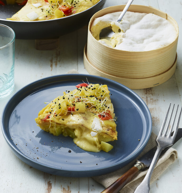 Tortilla de pommes de terre, poivrons confits et MONT d’OR AOP